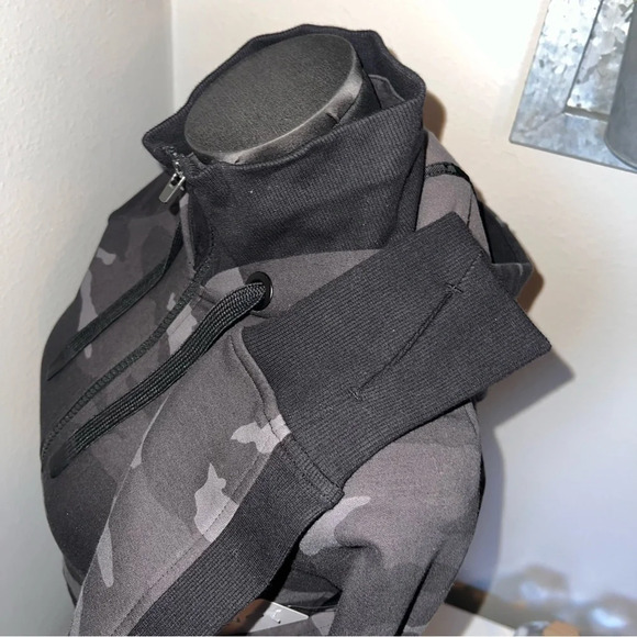 Athleta Triumph Printed Hoodie Size XXS - Picture 5 of 9